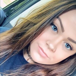 Meet your Posher, Cassandra